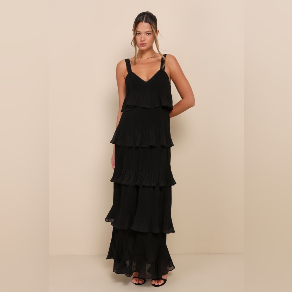NWOT Lulu’s Elegant Nature Black Pleated Sleeveless Tiered Maxi Dress Sz S